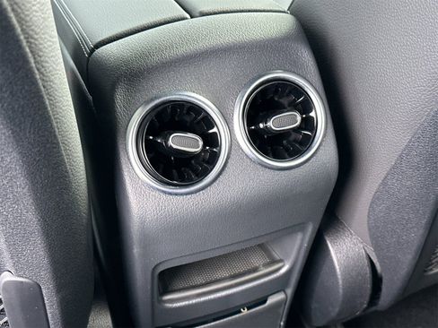 New 2025 Mercedes-Benz GLB 250 4MATIC image 13