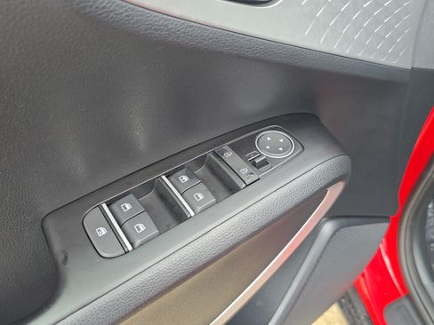 Used 2025 Kia Soul LX FWD image 19