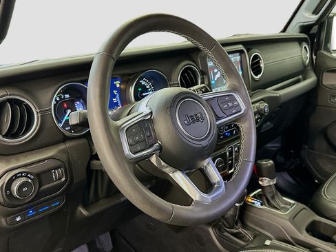 Used 2023 Jeep Wrangler Unlimited Sahara w/ Cold Weather Group AWD/4WD image 18