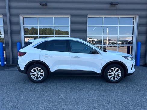 Used 2024 Ford Escape Active AWD/4WD image 4