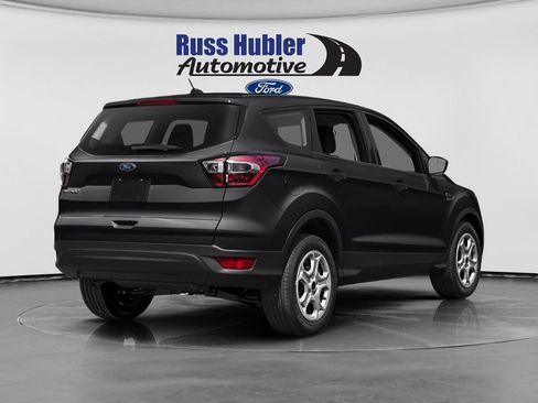 Used 2017 Ford Escape SE w/ Equipment Group 201A FWD image 2