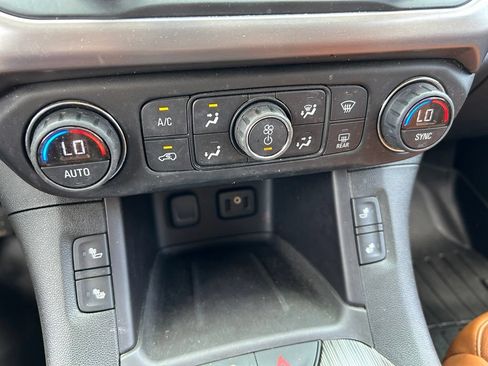 Used 2017 GMC Acadia SLT AWD/4WD image 34