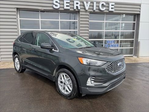 Used 2023 Ford Edge SEL w/ Convenience Package image 4
