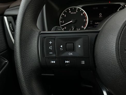 Used 2023 Nissan Rogue S image 32