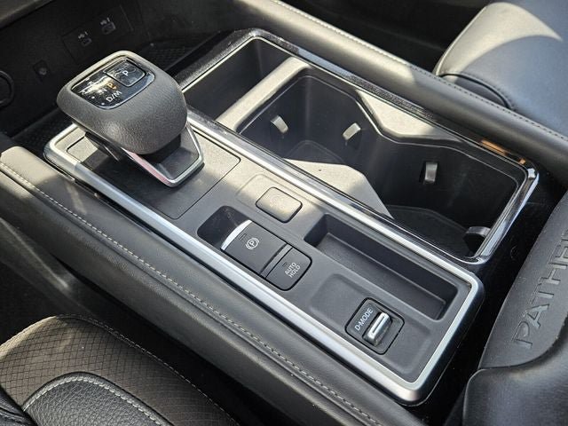 Used 2024 Nissan Pathfinder SL w/ SL Premium Package FWD image 23