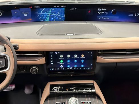 Used 2025 Lincoln Navigator L Black Label image 26