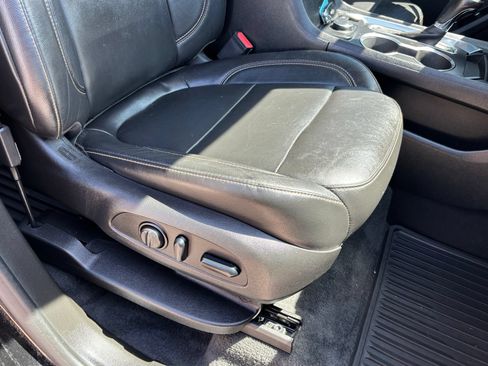 Used 2019 Chevrolet Traverse LT w/ LT Premium Package AWD/4WD image 26