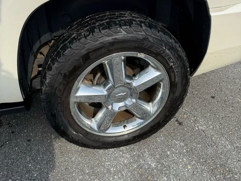 Used 2014 Chevrolet Tahoe LTZ image 11