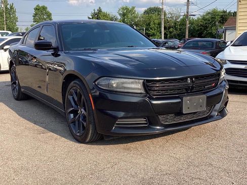 Used 2019 Dodge Charger SXT w/ Blacktop Package image 12