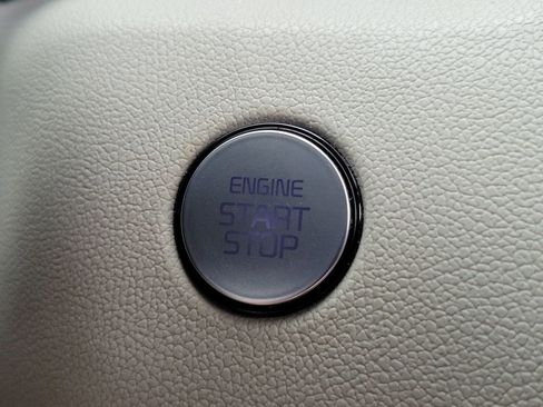 Used 2023 Kia Sorento S w/ Panoramic Sunroof Package image 30