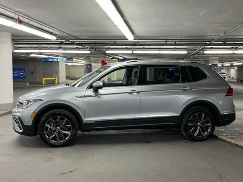 Used 2022 Volkswagen Tiguan SE w/ Panoramic Sunroof Package image 33