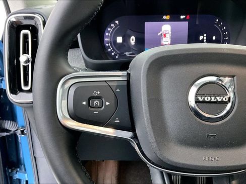 Used 2024 Volvo XC40 B5 Plus w/ Protection Package Premier AWD/4WD image 23