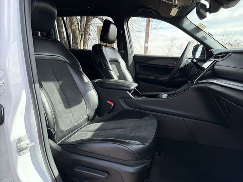 Used 2023 Jeep Grand Cherokee L Altitude image 35