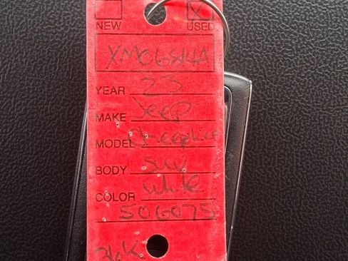 Used 2023 Jeep Grand Cherokee Limited w/ Black Appearance Package image 20