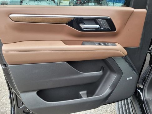 New 2026 Chevrolet Suburban High Country AWD/4WD image 13