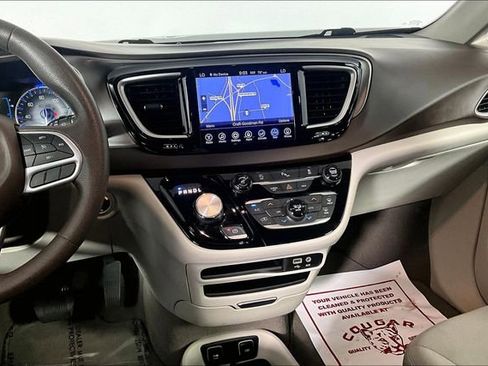 Used 2017 Chrysler Pacifica Touring Plus FWD image 6