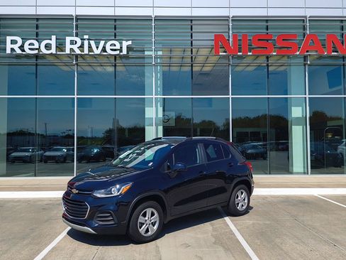 Used 2022 Chevrolet Trax LT w/ LT Convenience Package AWD/4WD image 1