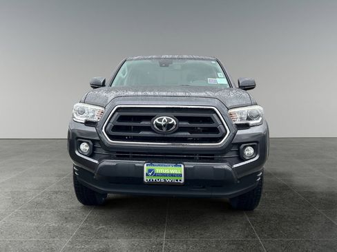 Used 2020 Toyota Tacoma SR5 AWD/4WD image 3