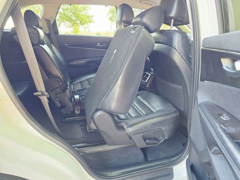Used 2017 Kia Sorento EX FWD image 39