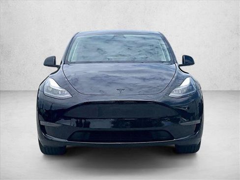 Used 2024 Tesla Model Y 2WD image 3