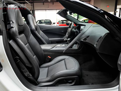 Used 2019 Chevrolet Corvette Stingray Coupe w/ 1LT RWD image 86