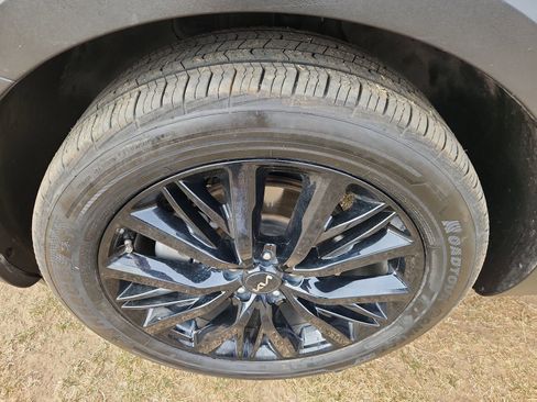 Used 2022 Kia Telluride SX w/ SX Prestige Package image 18