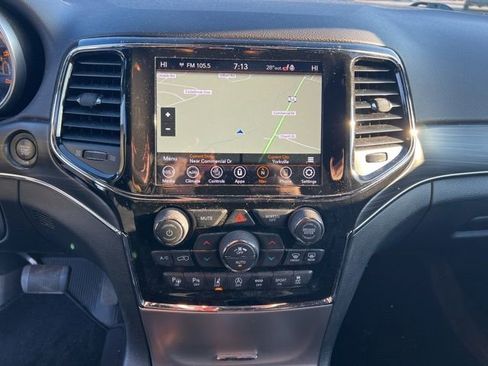Used 2021 Jeep Grand Cherokee Limited w/ Luxury Group II image 17