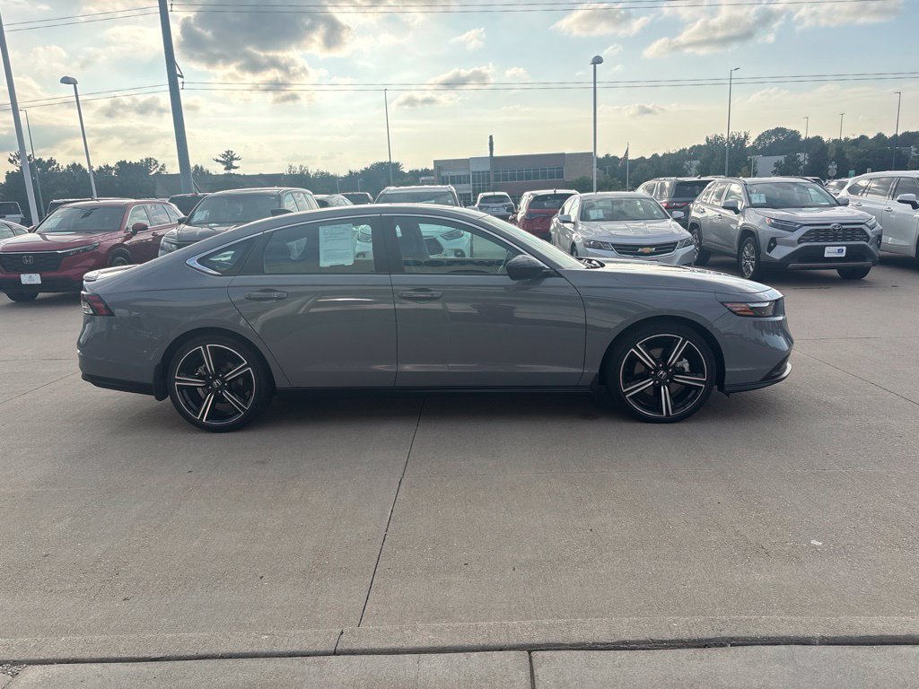 Used 2024 Honda Accord Sport image 4