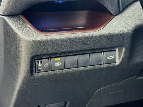 Used 2021 Toyota RAV4 Limited image 14