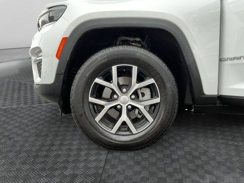Used 2025 Jeep Grand Cherokee Limited image 15