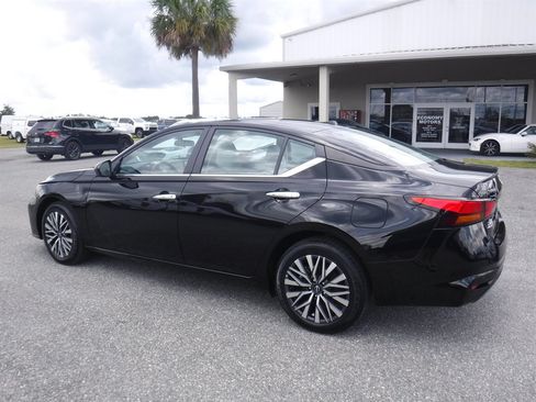 Used 2025 Nissan Altima 2.5 SV AWD/4WD image 7