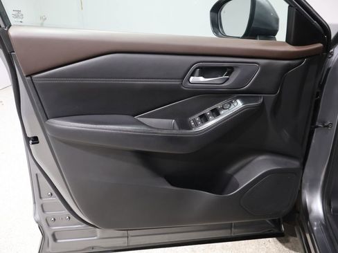 Used 2023 Nissan Rogue SV w/ SV Premium B Package image 13