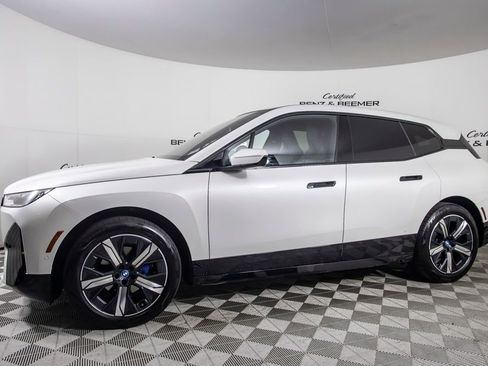Used 2023 BMW iX xDrive50 w/ Sport Package AWD/4WD image 9