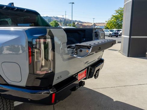 New 2025 GMC Hummer EV 3X w/ LPO, Dark Essentials Package image 36