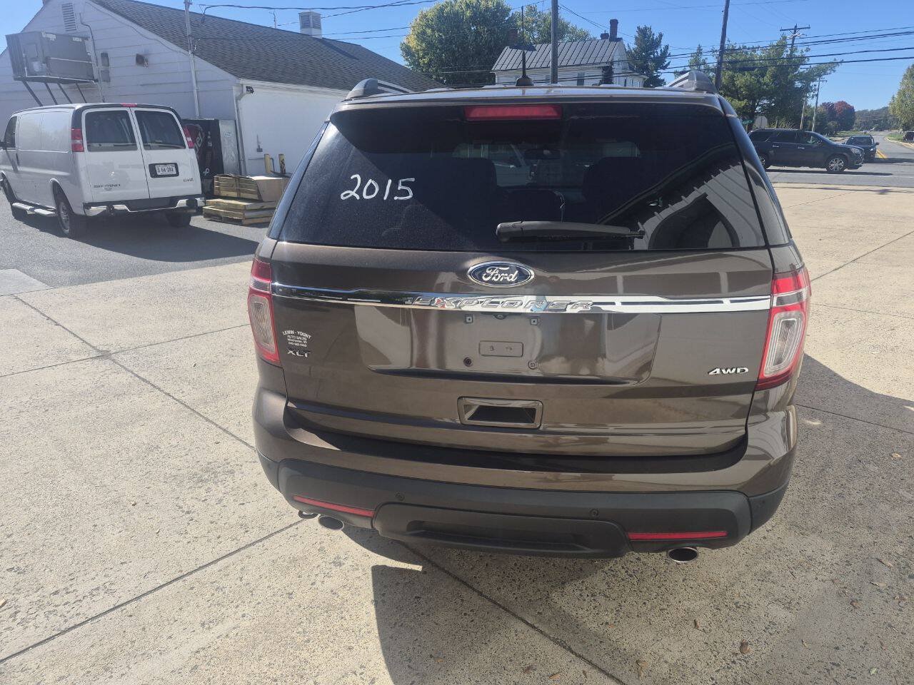 Used 2015 Ford Explorer XLT w/ Equipment Group 202B AWD/4WD image 4