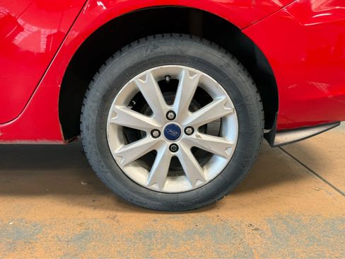 Used 2013 Ford Fiesta SE FWD image 9
