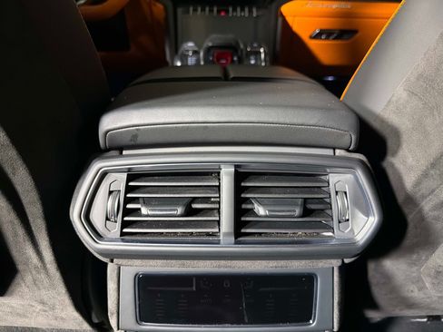 Used 2023 Lamborghini Urus S AWD/4WD image 38