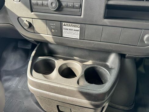Used 2009 GMC Savana 3500 RWD image 16