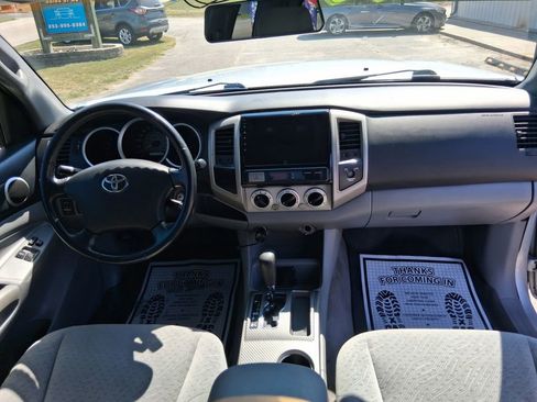 Used 2005 Toyota Tacoma PreRunner image 8