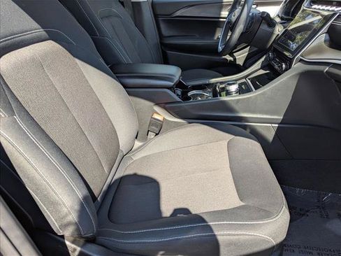 Used 2023 Jeep Grand Cherokee Laredo AWD/4WD image 21