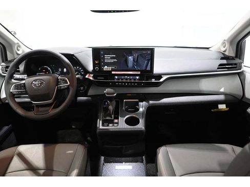 New 2025 Toyota Sienna XLE image 22