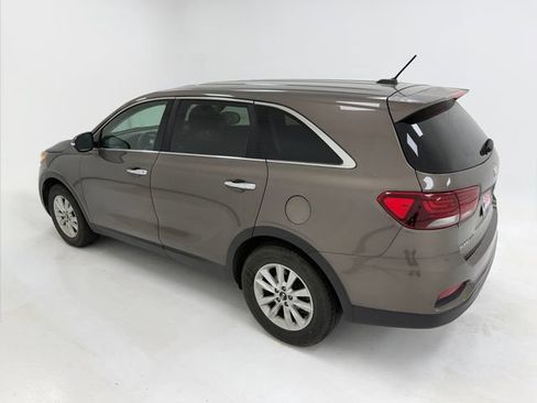 Used 2019 Kia Sorento FWD V6 image 17