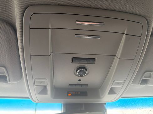Used 2018 Chevrolet Suburban LT AWD/4WD image 17