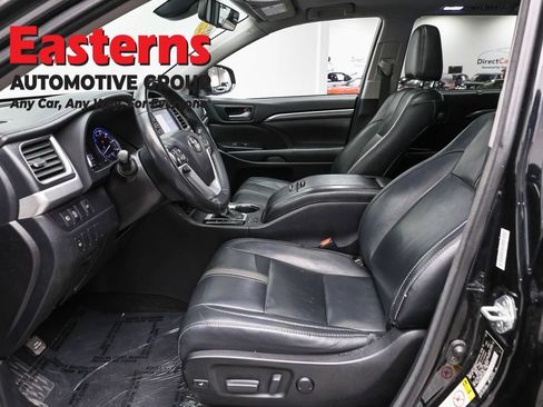 Used 2018 Toyota Highlander SE AWD/4WD image 14