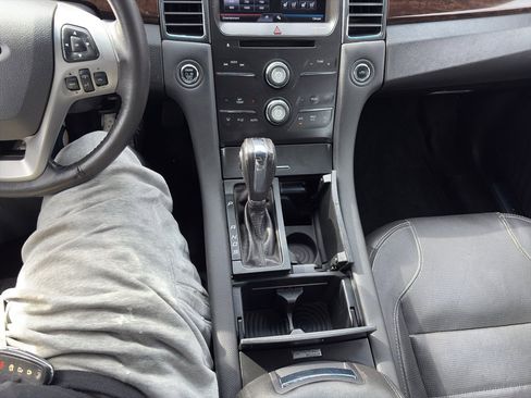 Used 2014 Ford Taurus Limited image 17
