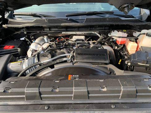 Used 2024 Chevrolet Silverado 2500 LT AWD/4WD image 9