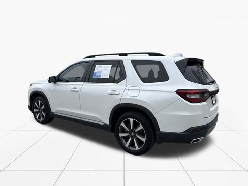 Used 2023 Honda Pilot Touring image 6