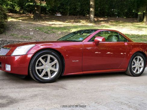 Used 2004 Cadillac XLR RWD image 20