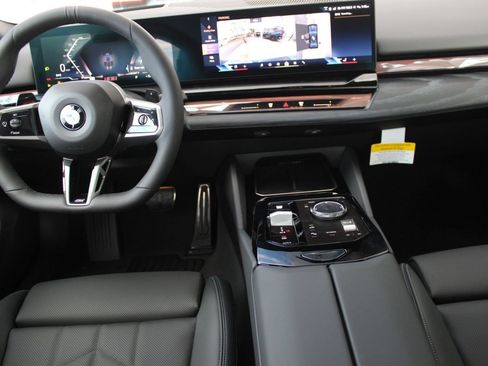 Used 2026 BMW 530i w/ M Sport Package RWD image 29