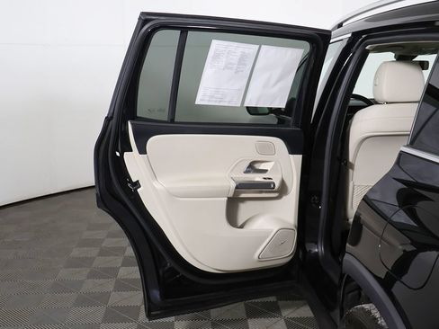 Used 2021 Mercedes-Benz GLB 250 4MATIC w/ Premium Package image 22